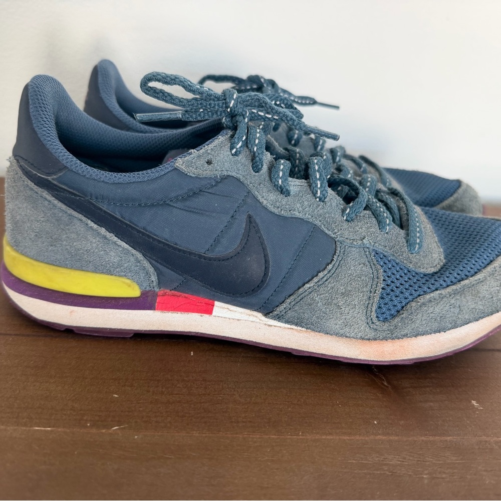 Nike internationalist tennis shoes